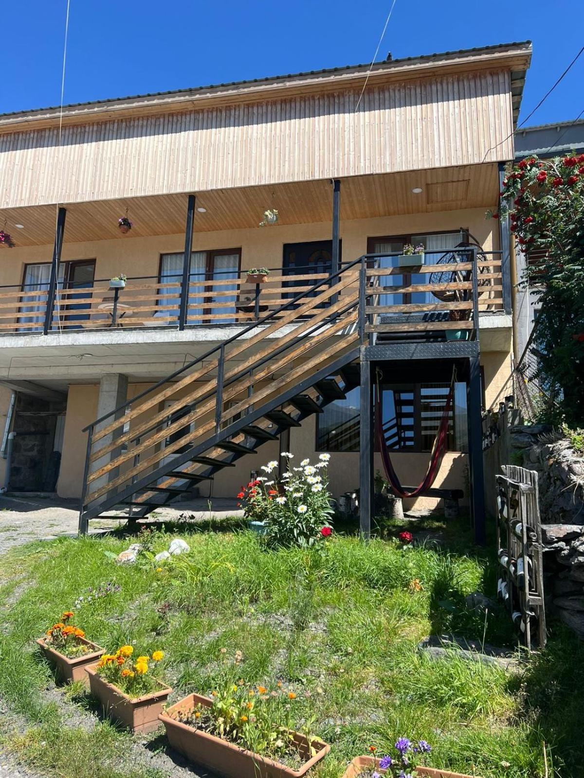 Guesthouse Relax In Kazbegi Esterno foto